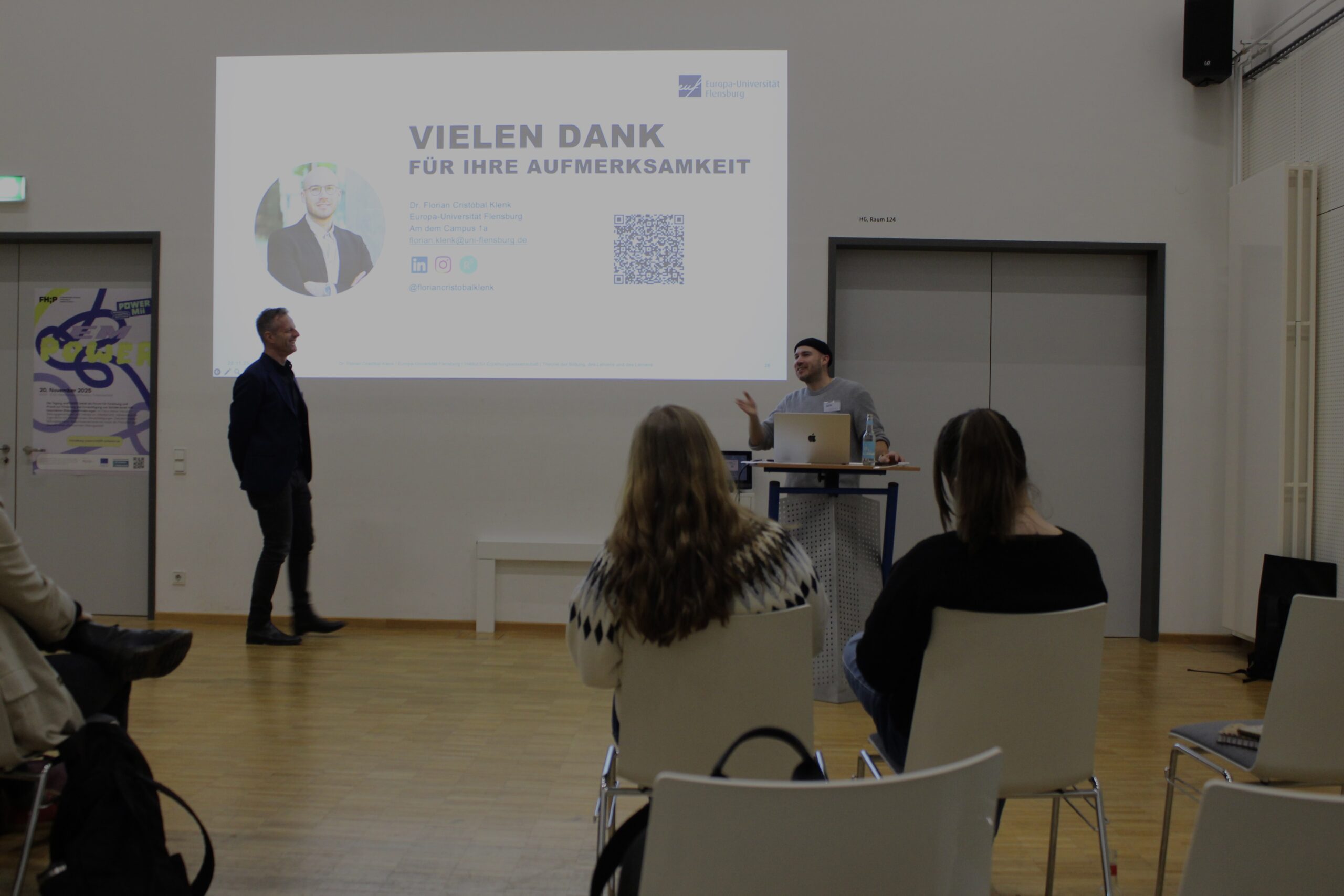 Florian Cristóbal Klenk (rechts) zusammen mit Prof. Dr. Stefan Thomas (links)